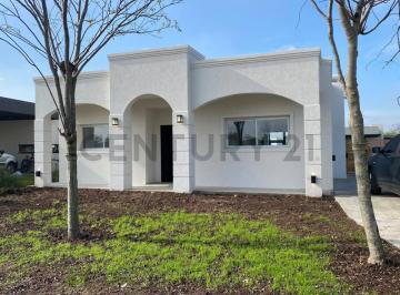 Casa · 165m² · 5 Ambientes · 2 Cocheras · Casa en Una Planta de Estilo