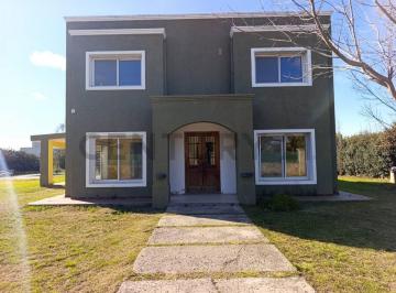 Casa · 250m² · 6 Ambientes · 2 Cocheras · Alquiler Casa 3 Dorm. Zona Sur Barrio Campos del Virrey