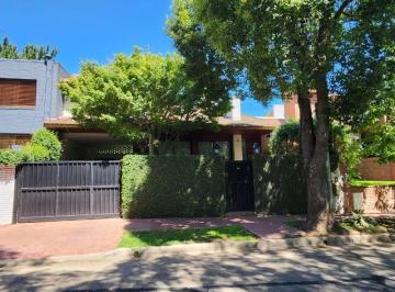 Casa · 294m² · 5 Ambientes · 1 Cochera · Venta Casa en Beccar Vias a Libertador 3 Dorm.