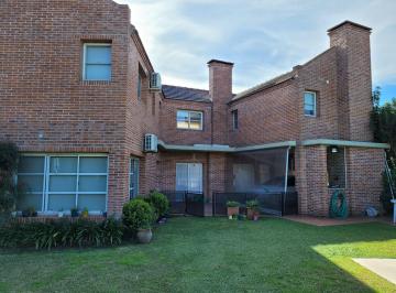 Casa · 196m² · 5 Ambientes · 1 Cochera · Casa Venta 5 Ambientes La Delfina Pilar