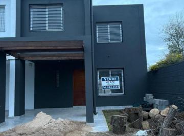 Casa · 110m² · 4 Ambientes · 1 Cochera · La Catalina, Apto Credito 3 Dorm Vigilancia 24 Hs