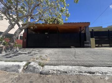 Casa · 254m² · 5 Ambientes · 2 Cocheras · Casa 5 Ambientes Lanus Oeste Venta