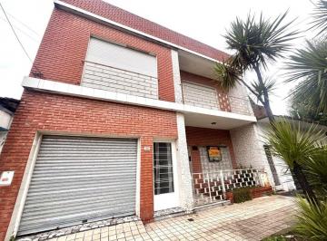 Casa de 5 ambientes, Lomas de Zamora · Casa Apto Credito de Generosas Dimensiones 5 Ambientes