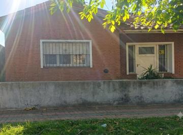 Casa de 3 ambientes, Quilmes · Chalet a m de Cno Gral. Belgrano Villa La Florida