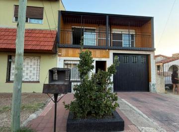 Casa · 175m² · 4 Ambientes · 1 Cochera · Casa 4 Ambientes con Cochera