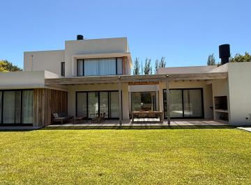 Casa de 5 ambientes, General Rodríguez · Casa a Estrenar con Pileta en Country Tessalia, Pilar