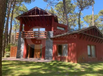 Casa · 855m² · 4 Dormitorios · Casa - Carilo