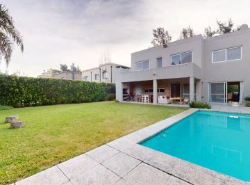 Casa · 179m² · 6 Ambientes · 2 Cocheras · Casa 6 Amb en Venta en La Damasia C/pileta y Parqu