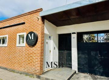 Casa · 500m² · 3 Dormitorios · 3 Cocheras · Casa 3 Dorm. en 144 E/60 y 61, Los Hornos
