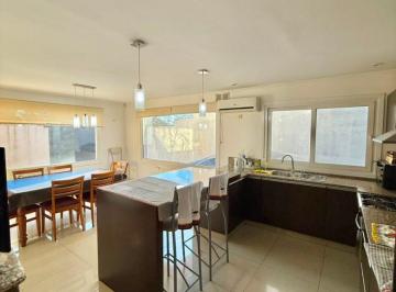Casa de 5 ambientes, Tandil · Excelente Casa Amplias Dimensiones Quincho Pileta Zona Residencial Uncas en Venta