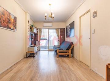 Departamento · 70m² · 4 Ambientes · Venta Semipiso, 4 Amb. Plaza Misericordia, Flores