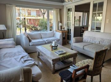 Casa · 190m² · 3 Dormitorios · 1 Cochera · Chalet en Venta en Chauvin