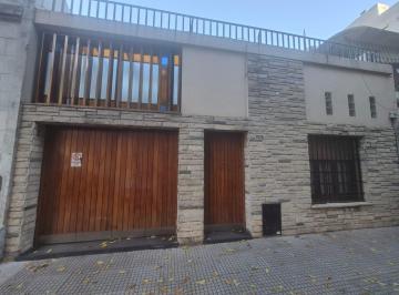 Casa · 150m² · 5 Ambientes · 1 Cochera · Casa en Urquiza R