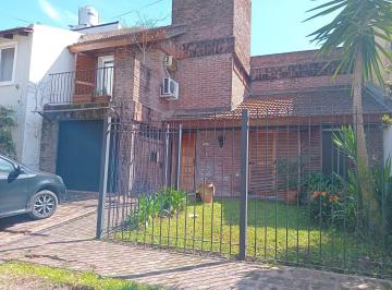 Casa · 323m² · 5 Ambientes · 1 Cochera · Muy Buen Chalet en Santa Rita