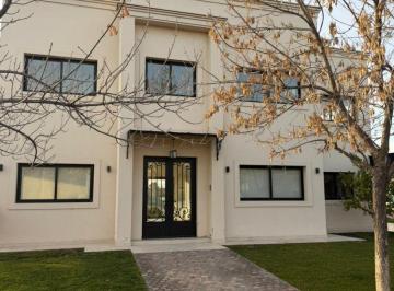 Casa de 7 ambientes, Mayor Drummond · Venta Casa de Categoría en Barrio Privado en Chacras de Coria