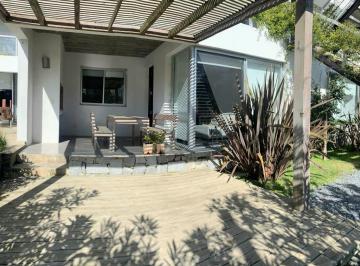 Departamento · 1m² · 4 Ambientes · 1 Cochera · Departamento en Manantiales
