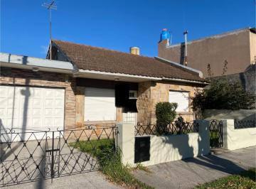 Casa · 70m² · 3 Ambientes · 2 Cocheras · Alquiler por 24 Meses de Hermosa Casa de 3 Ambientes con Garage a m de Av Fortunato de La Plaza a