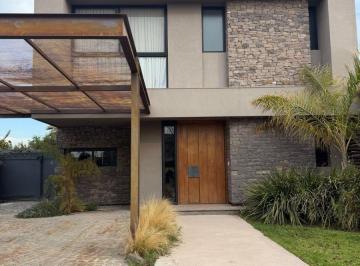 Casa de 5 ambientes, Carrodilla · Venta Casa de Categoria Barrio Lomas de Terrada Lujan de Cuyo