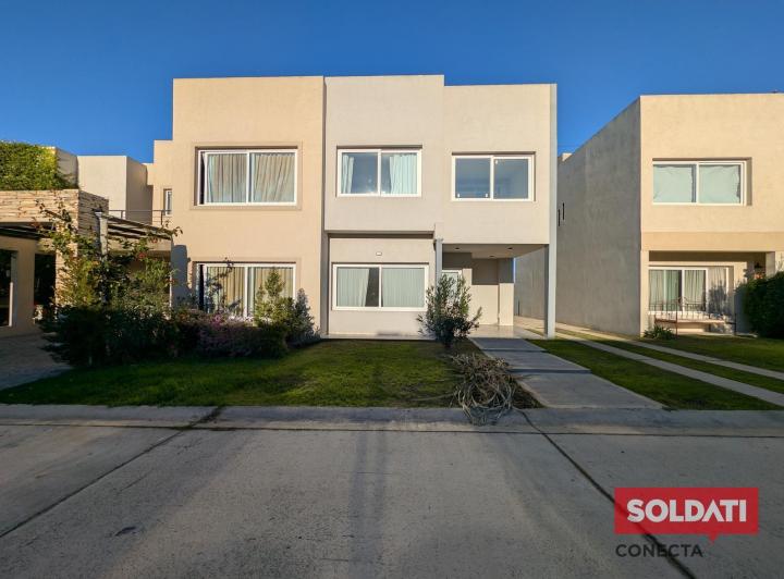 Casa · 80m² · 4 Ambientes · 2 Cocheras