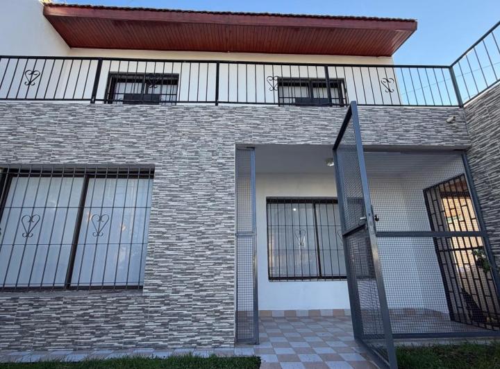 Oficina comercial · 200m² · 7 Ambientes · 1 Cochera