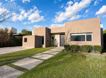 Casa · 180m² · 5 Ambientes · 5 Cocheras · Casa en Alquiler en El Canton Puerto