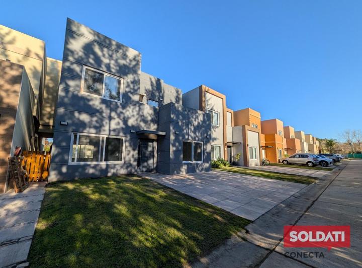 Casa · 130m² · 5 Ambientes · 2 Cocheras