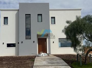 Casa · 160m² · 4 Ambientes · 2 Cocheras · Casa en Venta Ubicado en San Sebastián Área 1 Escobar, G. B. a. Zona Norte