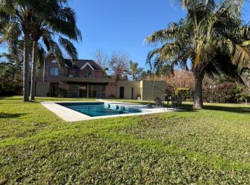 Casa · 1450m² · 5 Ambientes · 3 Cocheras · Casa en Venta 5 Ambientes en Doble Lote Barrio Privado Solar del Bosque Canning