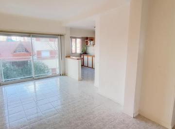 Departamento · 40m² · 2 Ambientes · 2 Ambientes en La Perla | Semi Piso a m del Mar.
