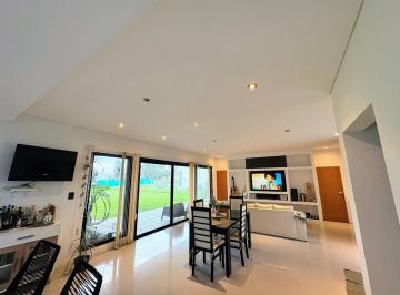 Casa · 190m² · 4 Ambientes · 2 Cocheras · Casa en Venta - Barrio Cerrado La Hermosura - Ruta 11 y 643