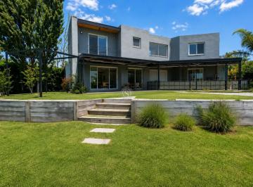 Casa · 241m² · 4 Ambientes · 1 Cochera · Casa en Venta en El Cantón, Escobar, G. B. a. Zona Norte