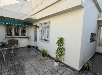 Casa · 141m² · 5 Ambientes · Casa Interna Única. Echesortu. San Juan Al 4300