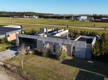 Casa · 170m² · 4 Ambientes · 2 Cocheras · Casa 4 Ambientes Haras del Mar