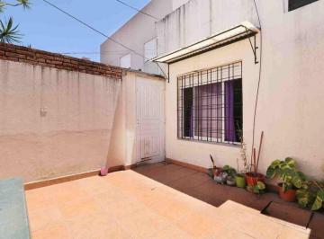 PH · 61m² · 4 Ambientes · 1 Cochera · Venta PH 4amb Caseros Quincho Parri Coch Patio Lav