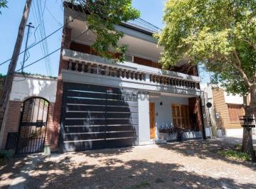 Casa · 152m² · 6 Ambientes · 1 Cochera · Casa 2/3 Dorm. - Cochera y Pileta