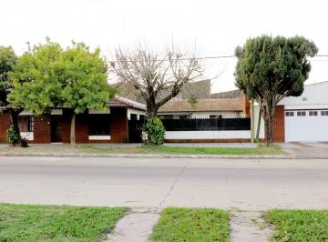 Casa · 171m² · 8 Ambientes · 1 Cochera · Se Vende Casa con un Departamento en Reconquista