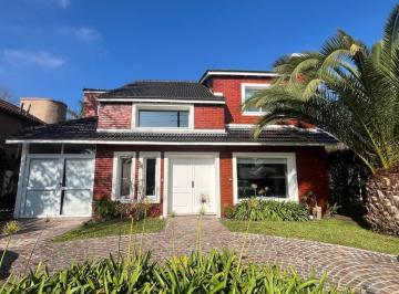 Casa · 275m² · 7 Ambientes · 3 Cocheras · Casa en Venta Country Banco Provincia, Francisco Alvarez, Almafuerte 3900