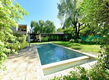 Casa · 119m² · 5 Ambientes · 2 Cocheras · Venta Casa 5 Ambientes en Barrio Parque Peró