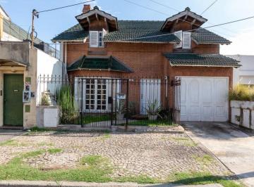 Casa · 240m² · 4 Ambientes · 1 Cochera · Venta Casa Multifamiliar Ramos Mejia