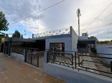 Casa · 236m² · 5 Ambientes · 2 Cocheras · Casa en Av Libertador y Meglioli. Rivadavia