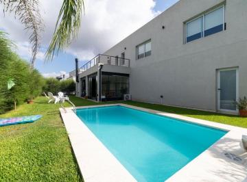 Casa · 253m² · 5 Ambientes · 3 Cocheras · El Principado Venta Casa 5 Ambientes San Vicente