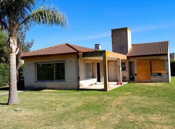 Casa · 126m² · 3 Ambientes · 1 Cochera · Venta - Casa C/parque 1600 m² y Pileta - Chascomus