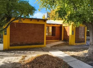 Casa · 150m² · 4 Ambientes · 8 Cocheras · Casa en San Carlos Chilecito