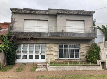 Casa · 190m² · 4 Ambientes · 1 Cochera · Venta Casa 4 Amb Castelar Apto Credito