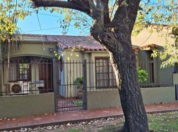 Casa · 91m² · 3 Ambientes · 2 Cocheras · Alquiler Casa 3 Ambientes Excelente Estado
