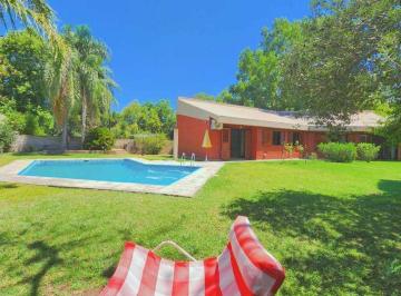 Casa · 120m² · 4 Ambientes · 1 Cochera · Casa Quinta en Pontevedra 4 Ambientes con Piscina