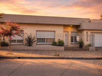 Casa · 285m² · 6 Ambientes · 3 Cocheras · Venta Casa de 5 Ambientes en Quilmes