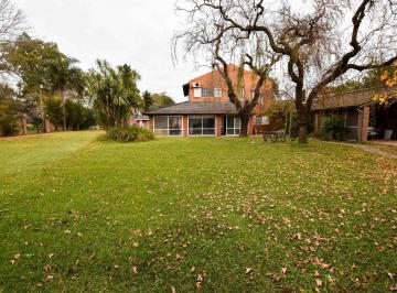 Casa · 190m² · 7 Ambientes · 2 Cocheras · Venta Casa 3 Dorm. 6 Lotes Cancha de Tenis