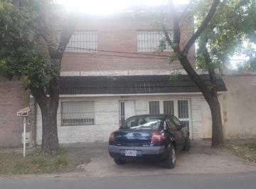 Casa · 103m² · 4 Ambientes · 1 Cochera · Venta Casa 3 Dorm., Patio y Cochera