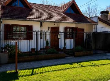 Casa de 1 ambiente, Almirante Brown · Hermoso Chalet con Quincho y Pileta en Burzaco
